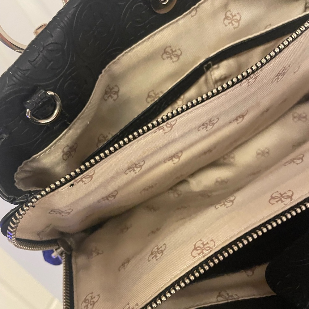 Guess purse - Picture 5 of 5